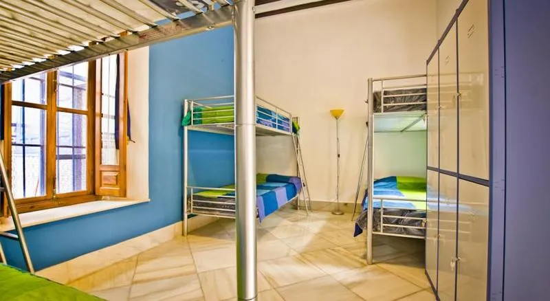 Bed in dormitory CAPACITY 8 Room, Hostel Trotamundos, Seville