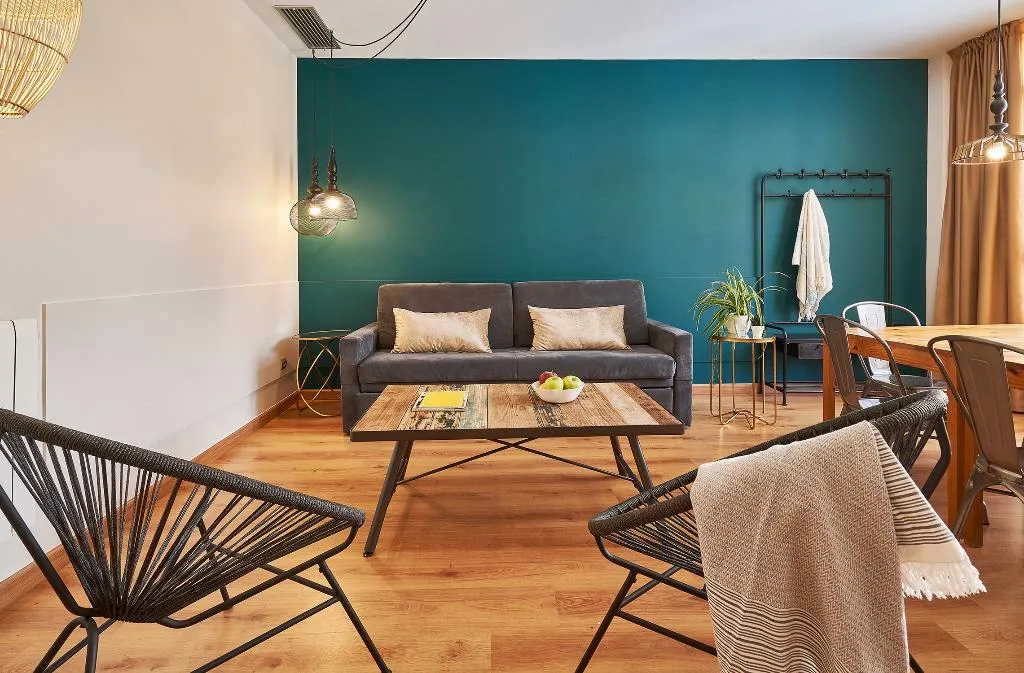 APARTMENT CAPACITY 5 THREE BEDROOM Room, Barcelona Sants Station Apartments, Barcelona