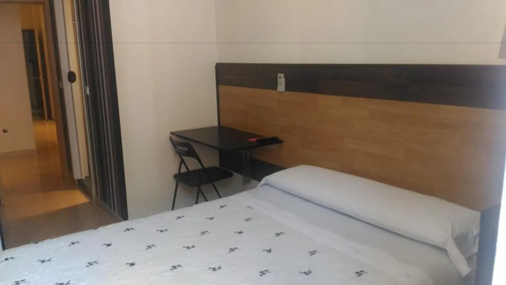 Room, Hostal Alaska, Madrid