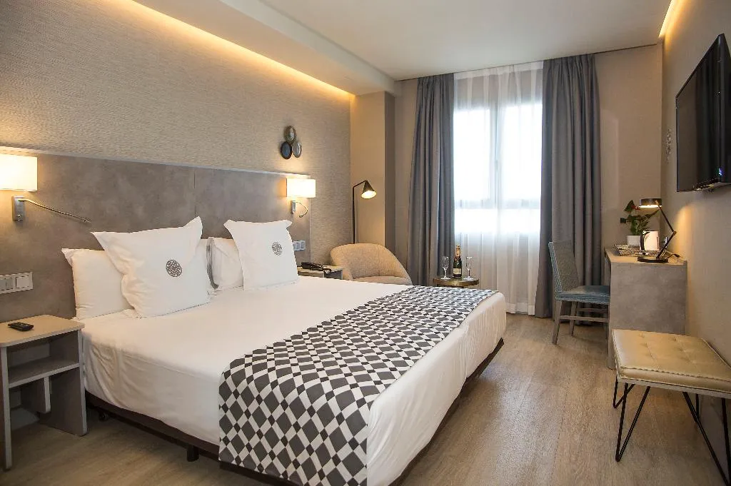 TRIPLE PREMIUM Room, America Sevilla, Seville