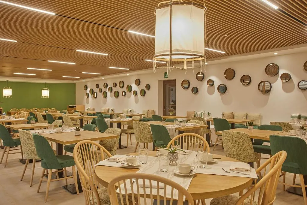 Restaurant, Cala San Miguel Ibiza Res, Curio Colllec by Hilton, Ibiza