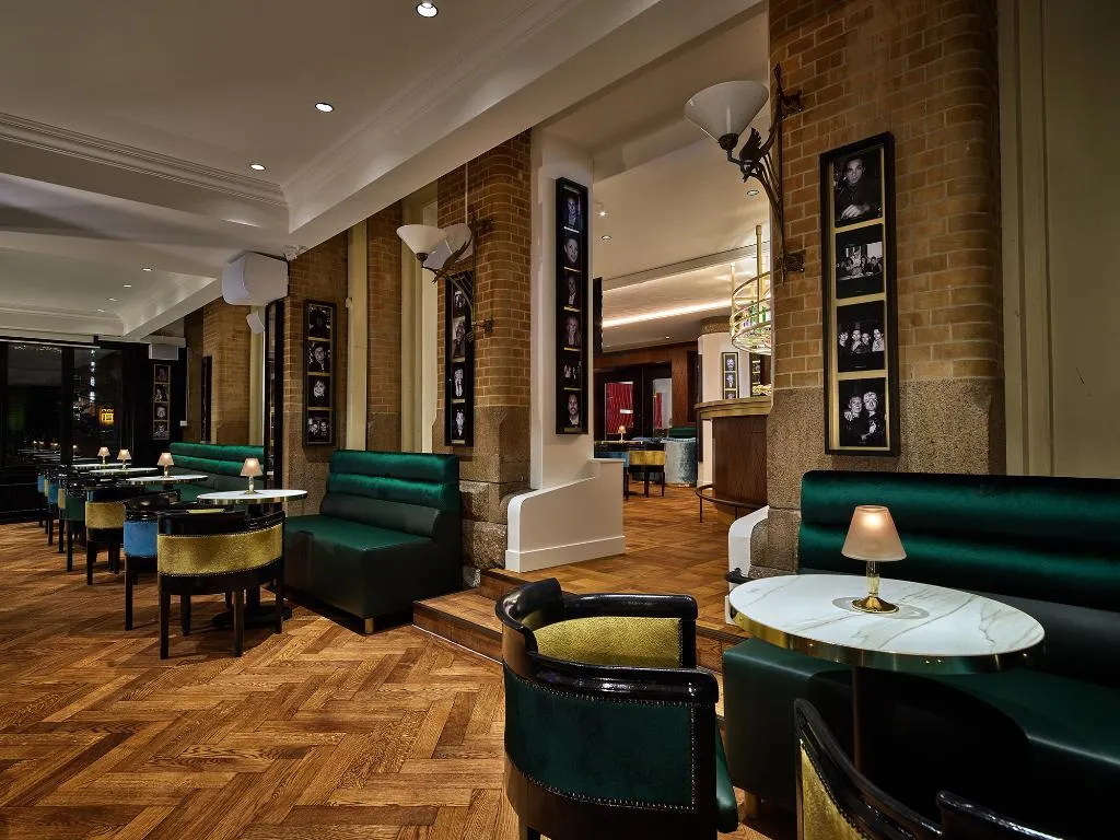 Bar, Clayton Hotel Amsterdam American, Amsterdam