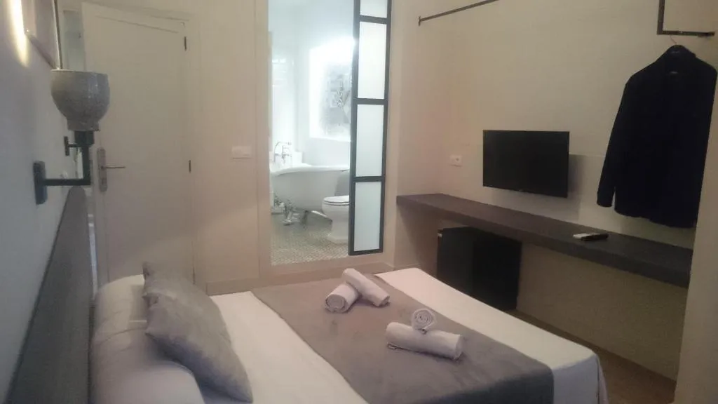 Room, Nwt Central Station Valencia, Valencia