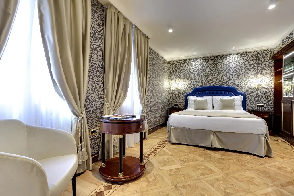 JUNIOR SUITE STANDARD Room, Dona Palace, Venice