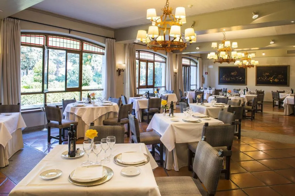 Restaurant, Parador de Avila, Madrid