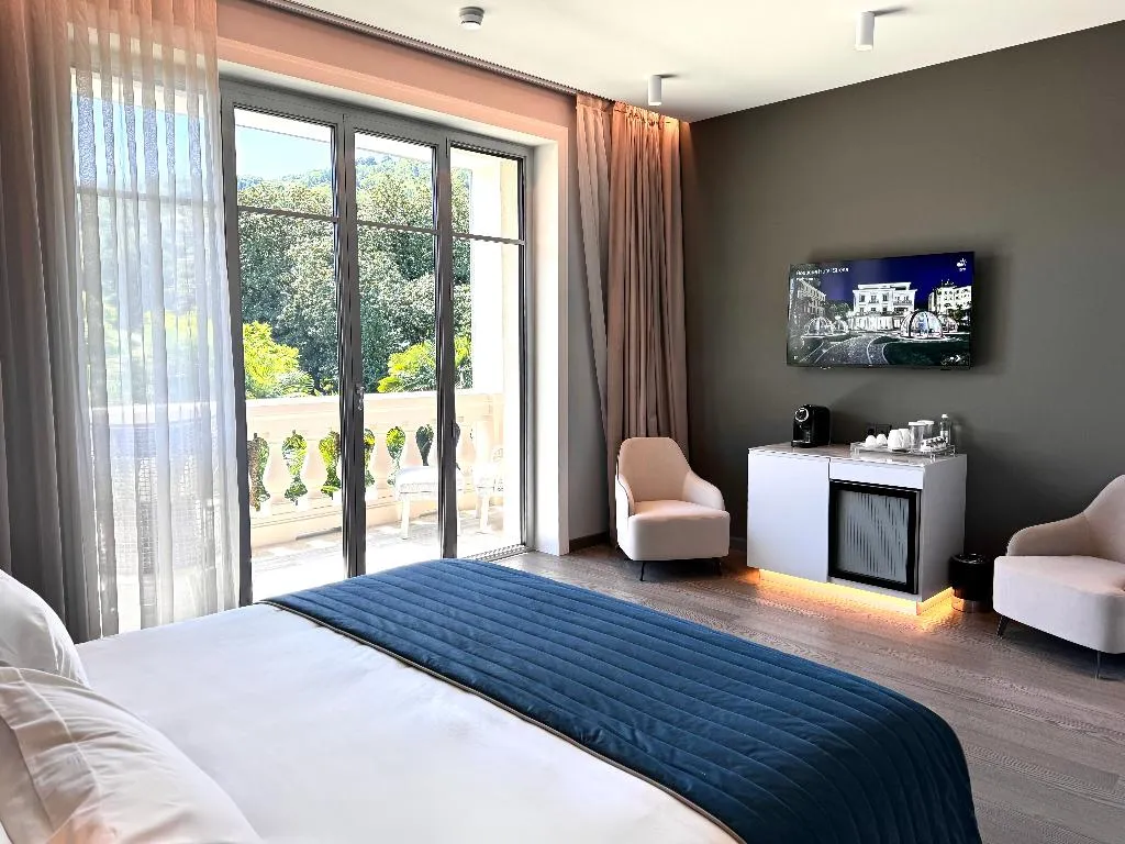 DOUBLE DELUXE GARDEN VIEW Room, Boutique Hotel Stresa, Milan