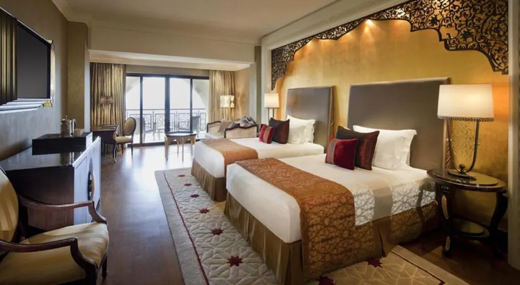 FAMILY ROOM CLUB Room, Jumeirah Zabeel Saray Dubai, Dubai
