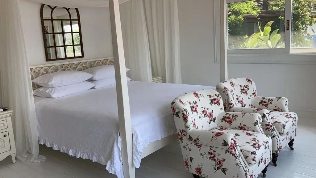 Room, Sabrina's Haus, Dalaman