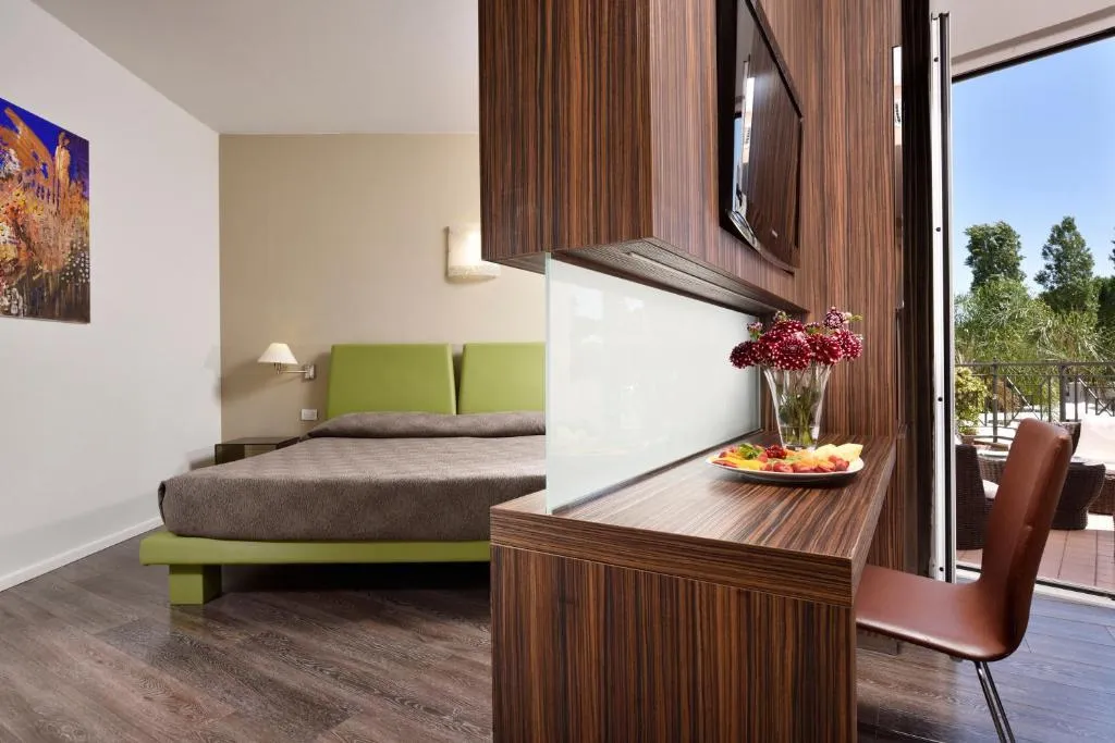 JUNIOR SUITE STANDARD Room, Isola Sacra Rome Airport Hotel, Rome