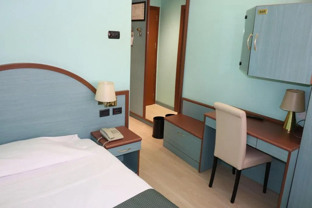 SINGLE STANDARD Room, Hotel Domenichino, Milan