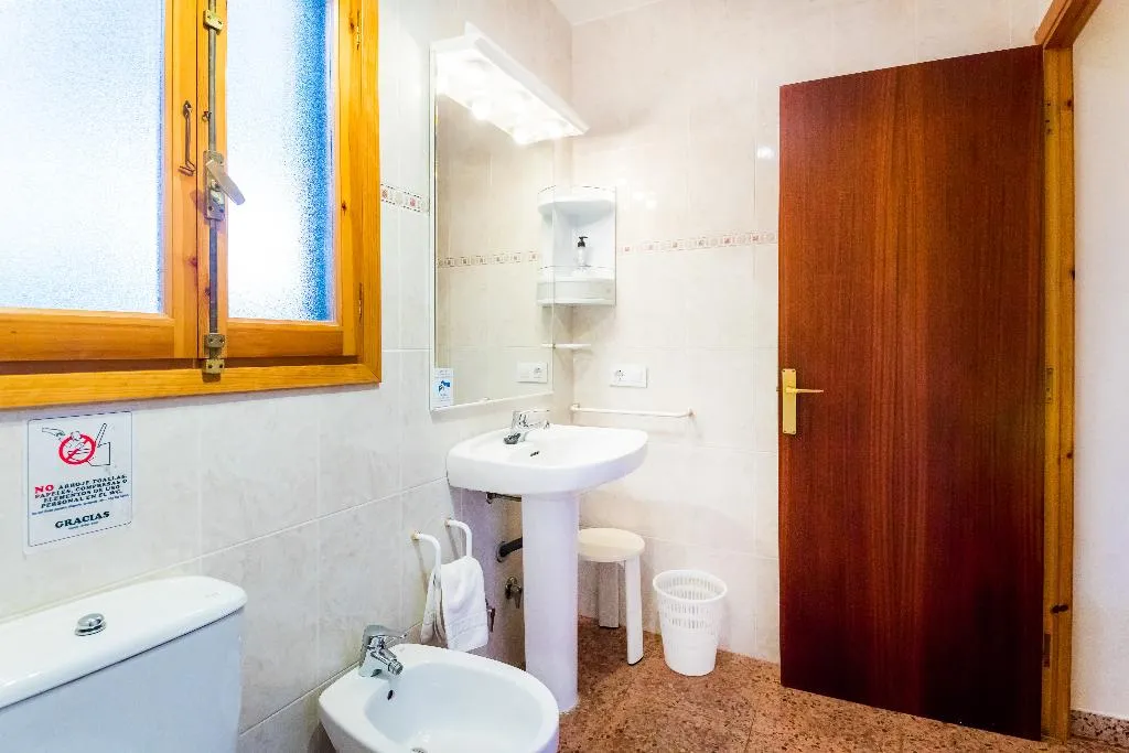 VILLA CAPACITY 6 THREE BEDROOM Room, Arenal Playa Menorca, Menorca