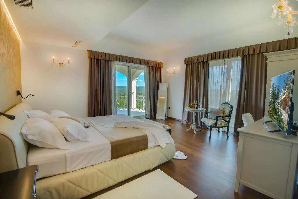 JUNIOR SUITE WITH TERRACE Room, Boutique Hotel Wine Residence Cattunar, Istria
