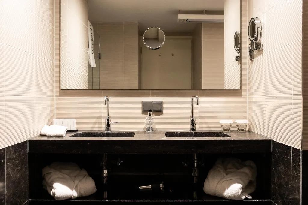QUADRUPLE STANDARD Room, Hotel Roemer, Amsterdam