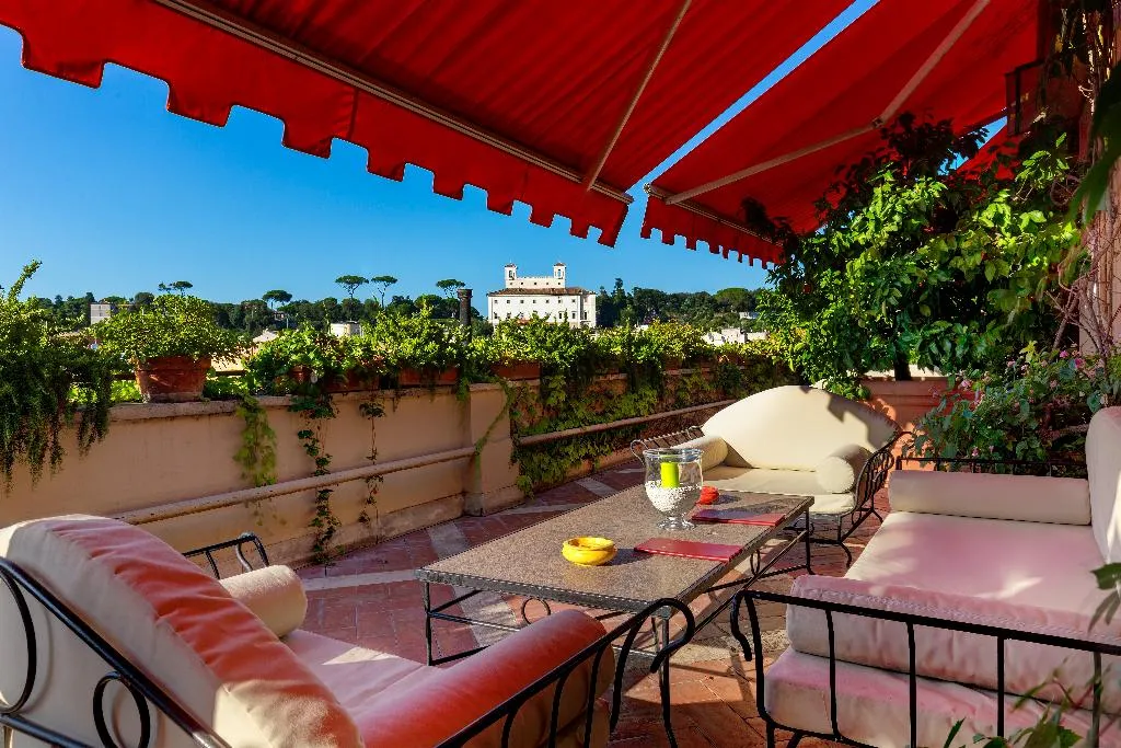 Terrace, Grand Hotel Plaza, Rome