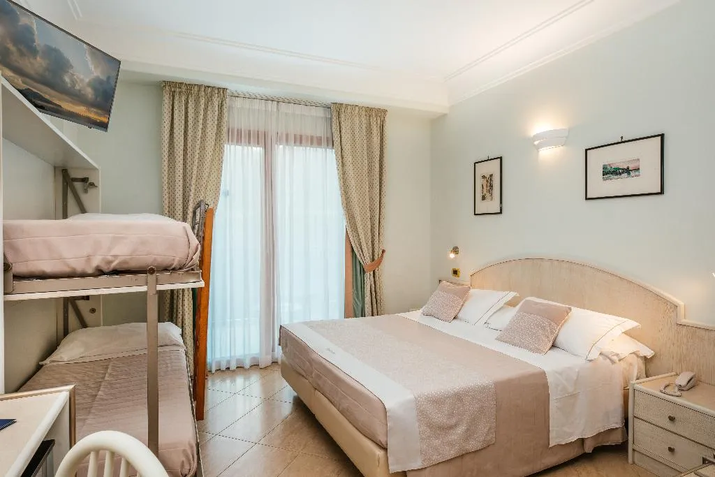 QUADRUPLE STANDARD Room, Comfort Hotel Gardenia Sorrento Coast, Naples
