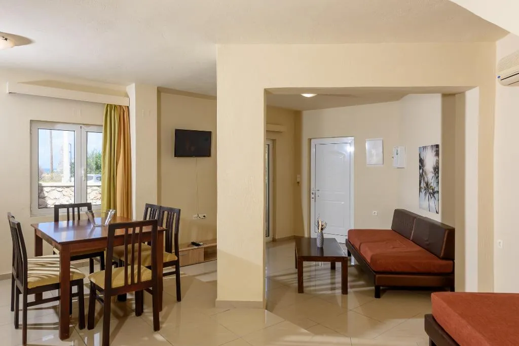 SUITE WITH PRIVATE POOL Room, Theo Hotel, Crete