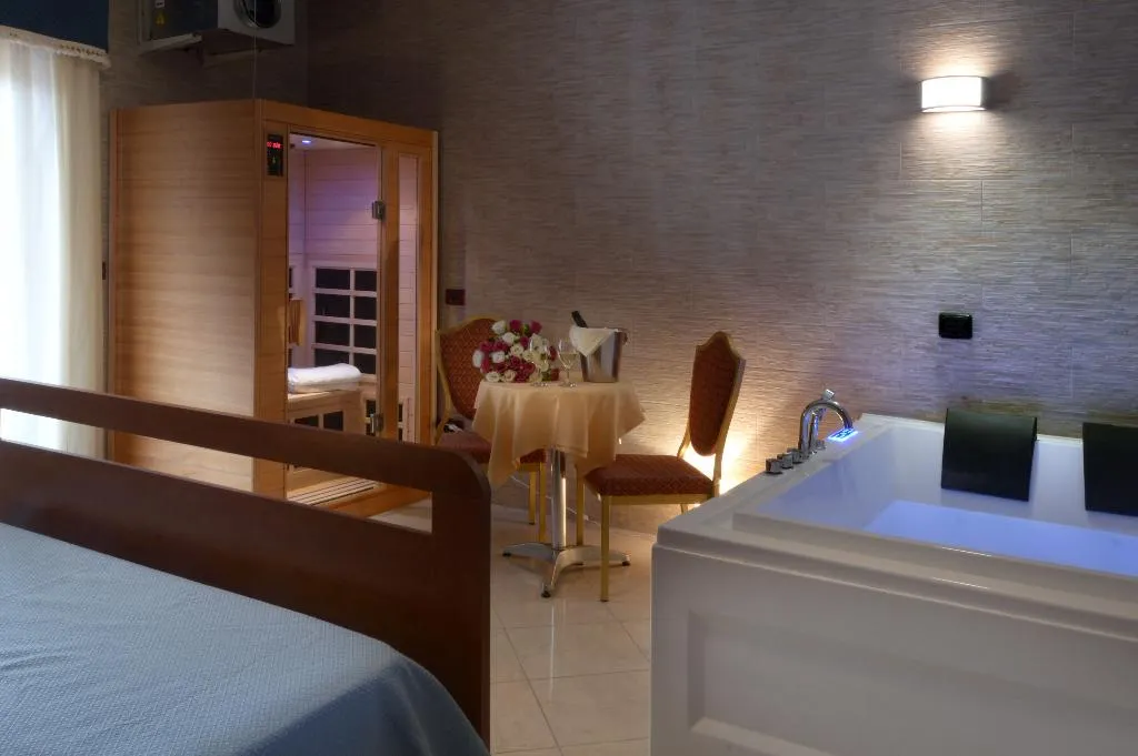 Room, Royal Hotel Montevergine, Naples