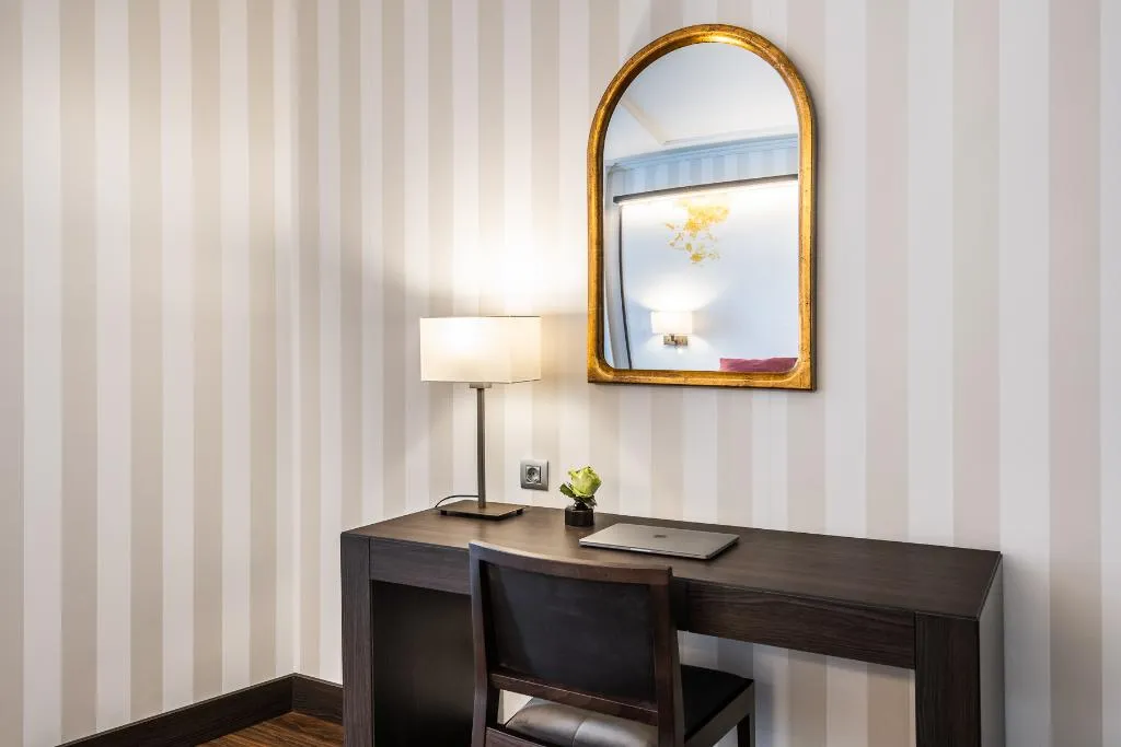 JUNIOR SUITE STANDARD Room, Intelier Palacio de San Martín, Madrid