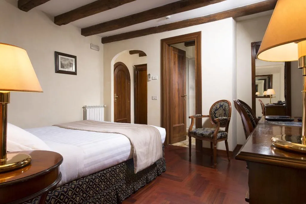 Room, Teatro Pace 33, Rome
