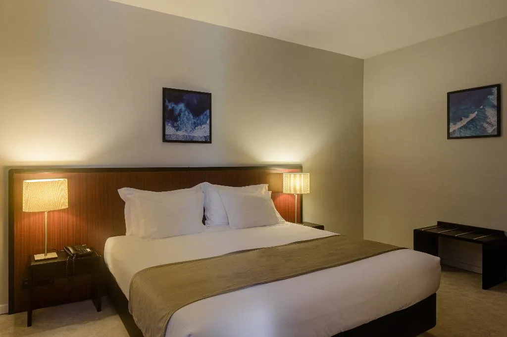 Double or Twin CAPACITY 4 Room, Torre Mar Hotel, Porto