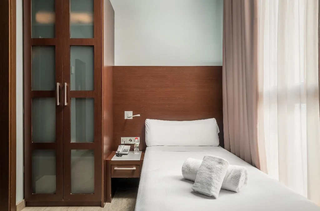 SINGLE STANDARD Room, Madanis Liceo, Barcelona