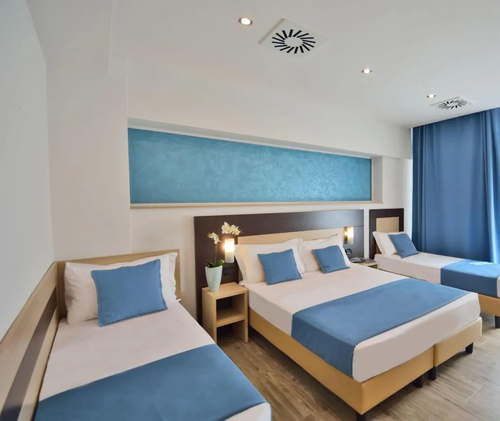 Room, Luxor Florence, Florence