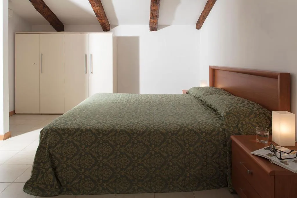 APARTMENT CAPACITY 2 ONE BEDROOM Room, Appartamenti Commercio & Pellegrino, Venice