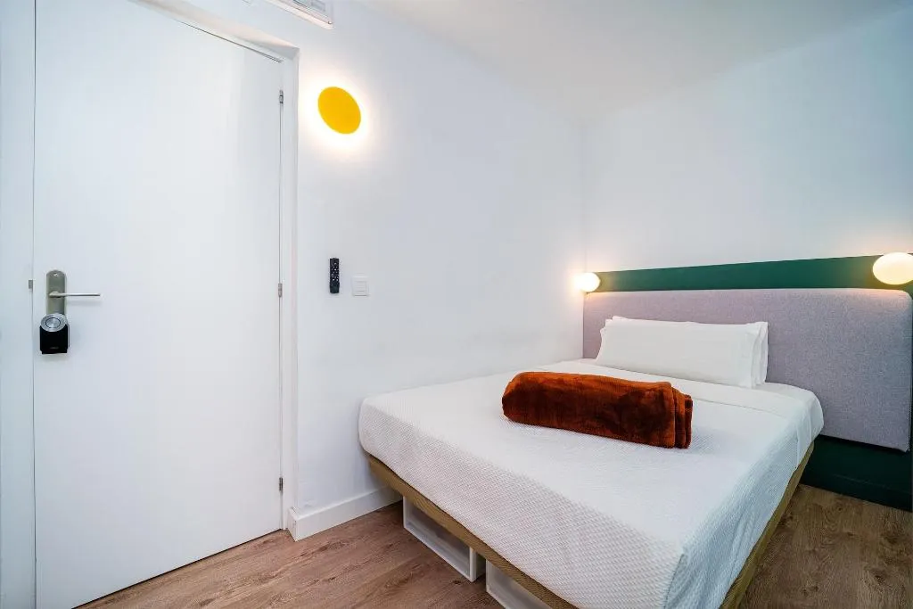 Room, Angelitomad, Madrid