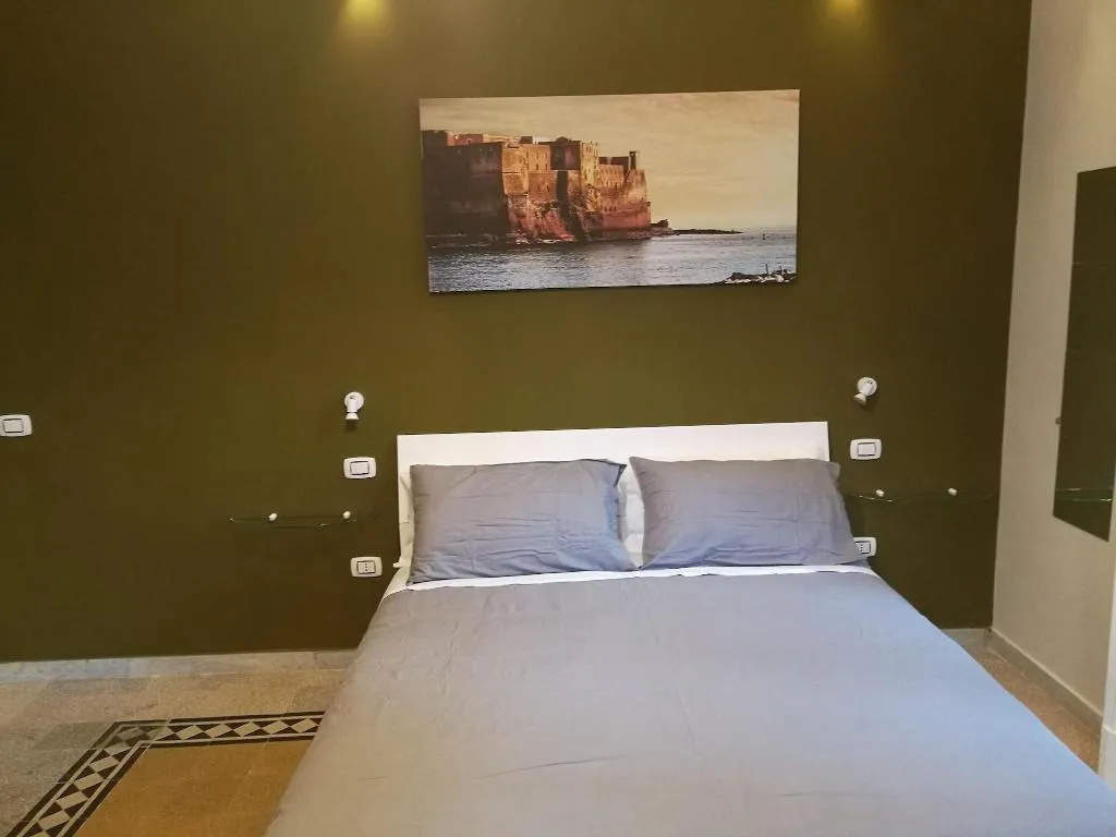 Room, B&B Marange, Naples