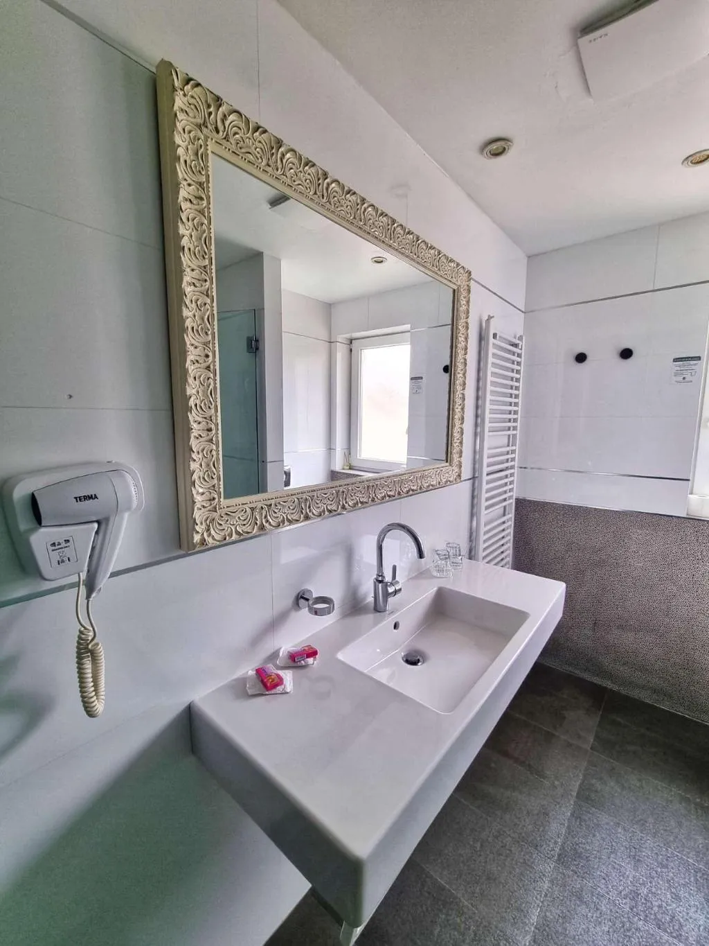 Room, San Antonio, Split
