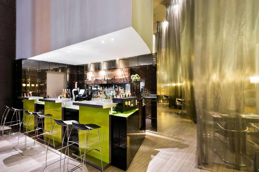 Bar, Hotel Barcelona Condal Mar Affiliated by Meliá, Barcelona