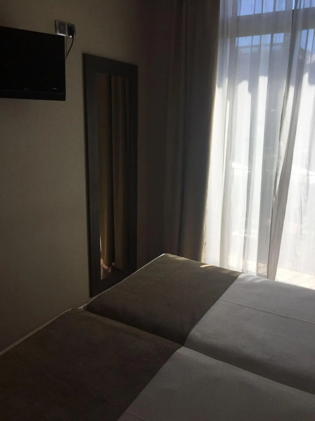 Room, Oasis, Barcelona