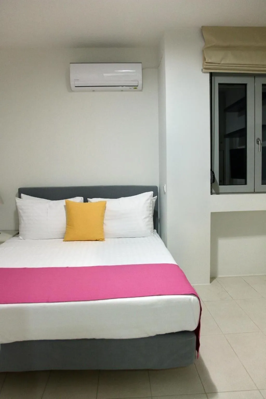 Room, Vivian Art Apartments, Crete