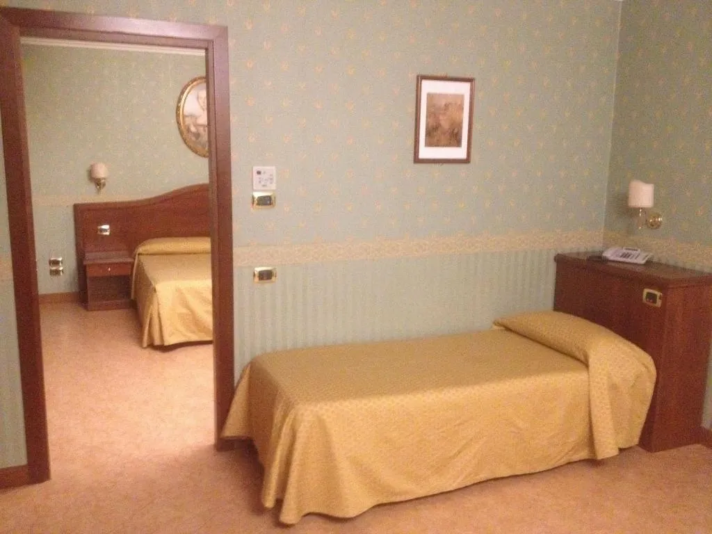 Room, Hotel Al Boschetto, Naples
