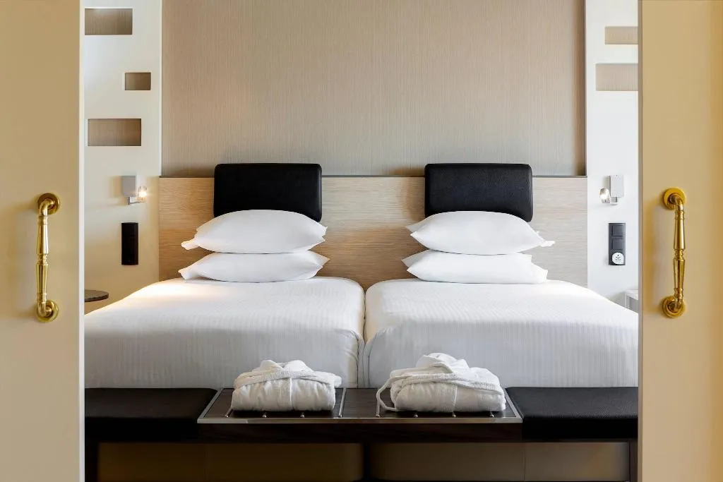 Room, Marriott Hotel Madrid Auditorium, Madrid