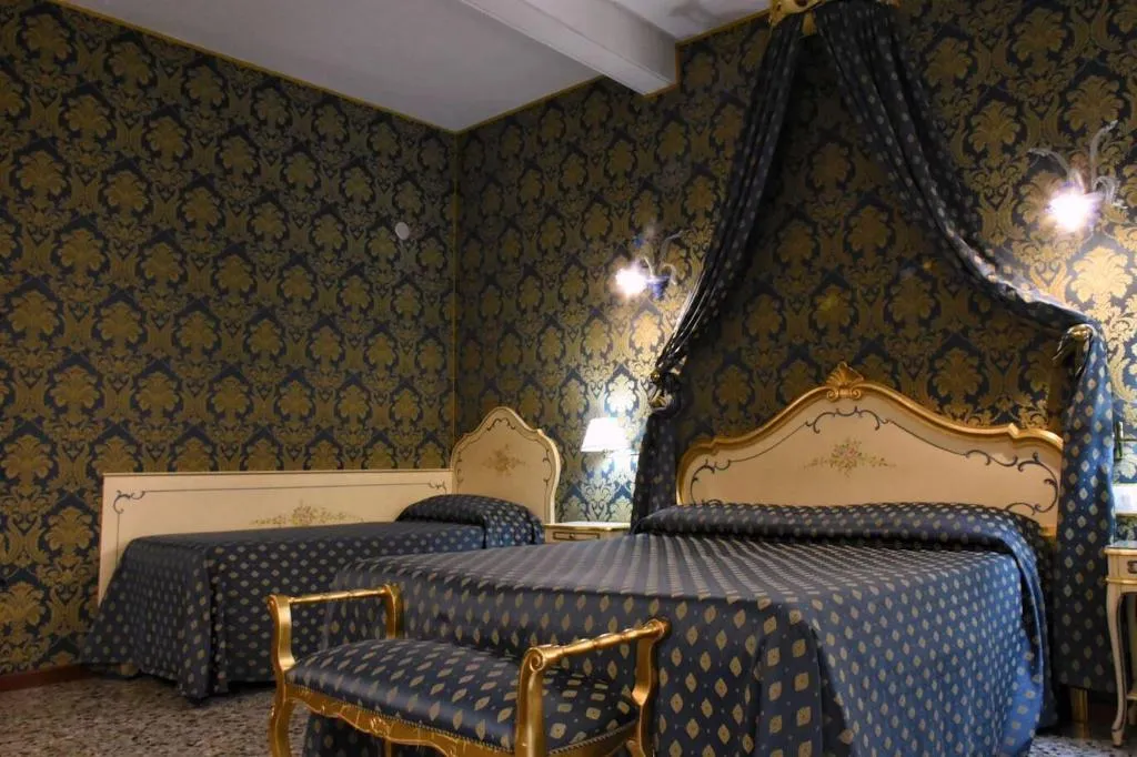 Room, Al Gazzettino, Venice