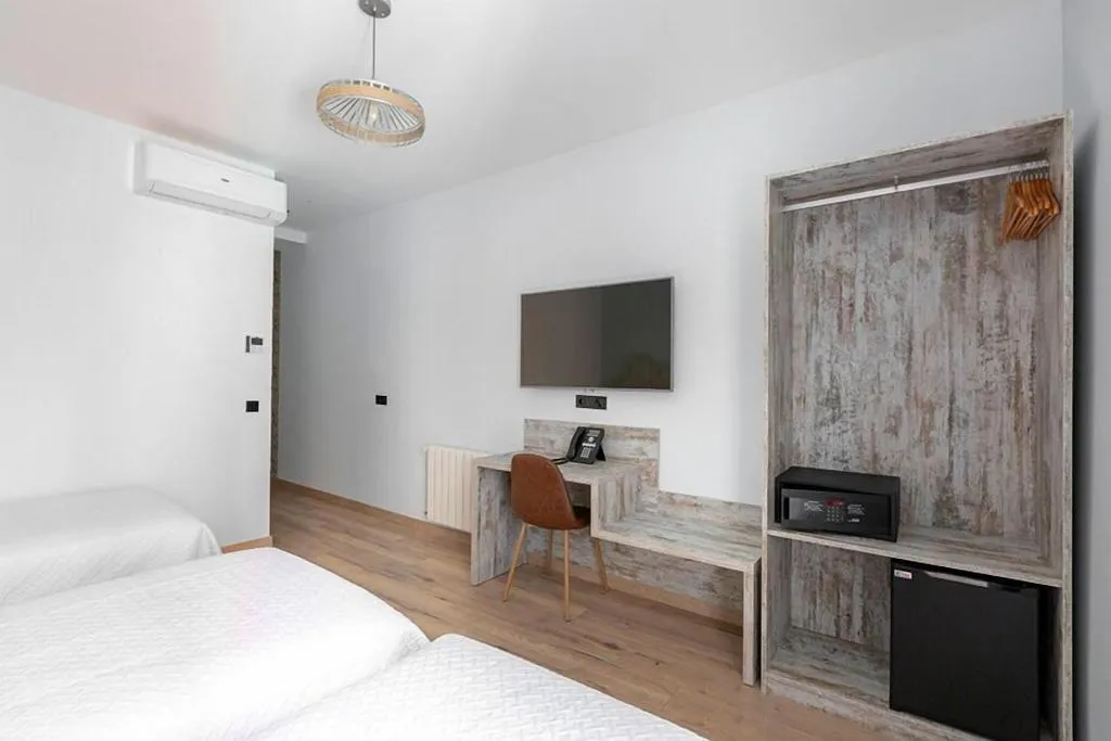 Room, Hostal Anta N Marta N, Madrid