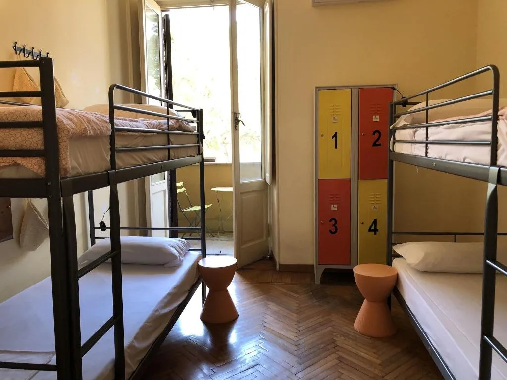 Room, The Beehive, Naples