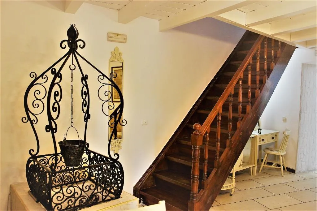 Lobby, Bozzali, Crete