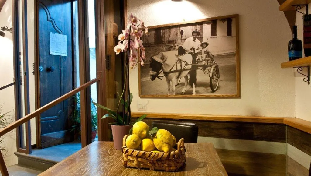Restaurant, Mimì B&B, Naples