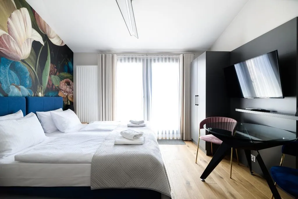 STUDIO KING SIZE BED Room, Aparthotel Inspire Miodova Residence, Krakow