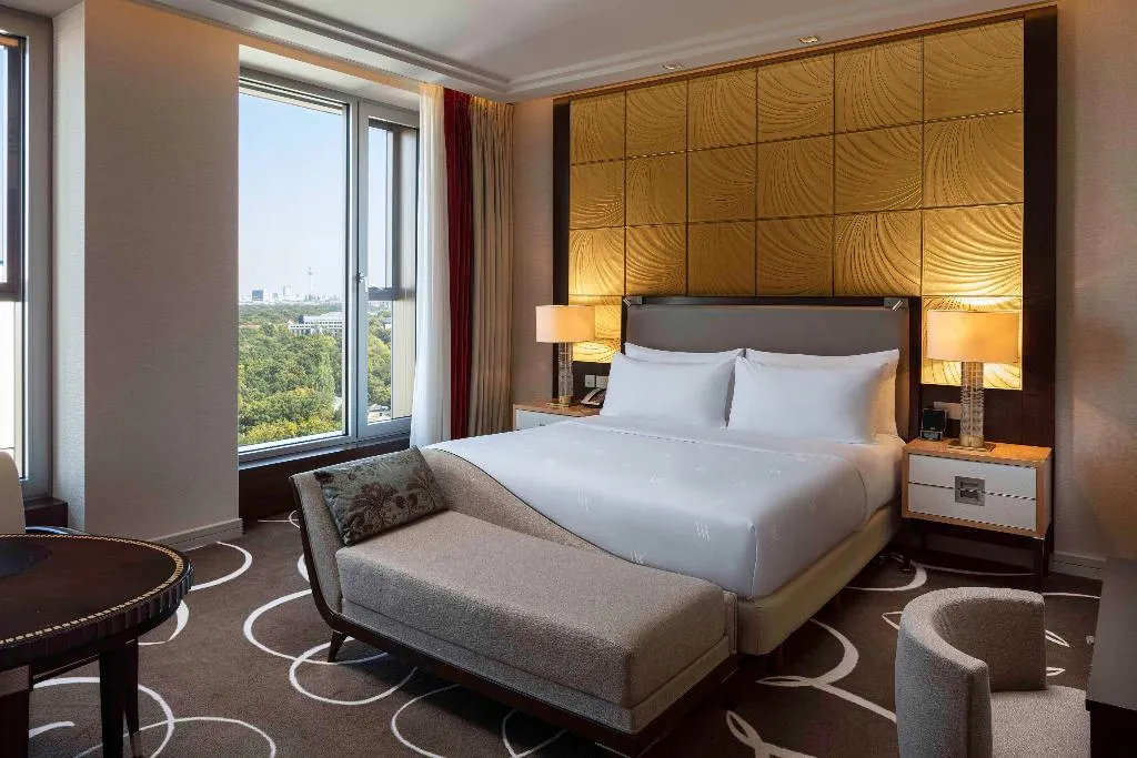 Room DELUXE WITH VIEWS Room, Waldorf Astoria Berlin, Berlin