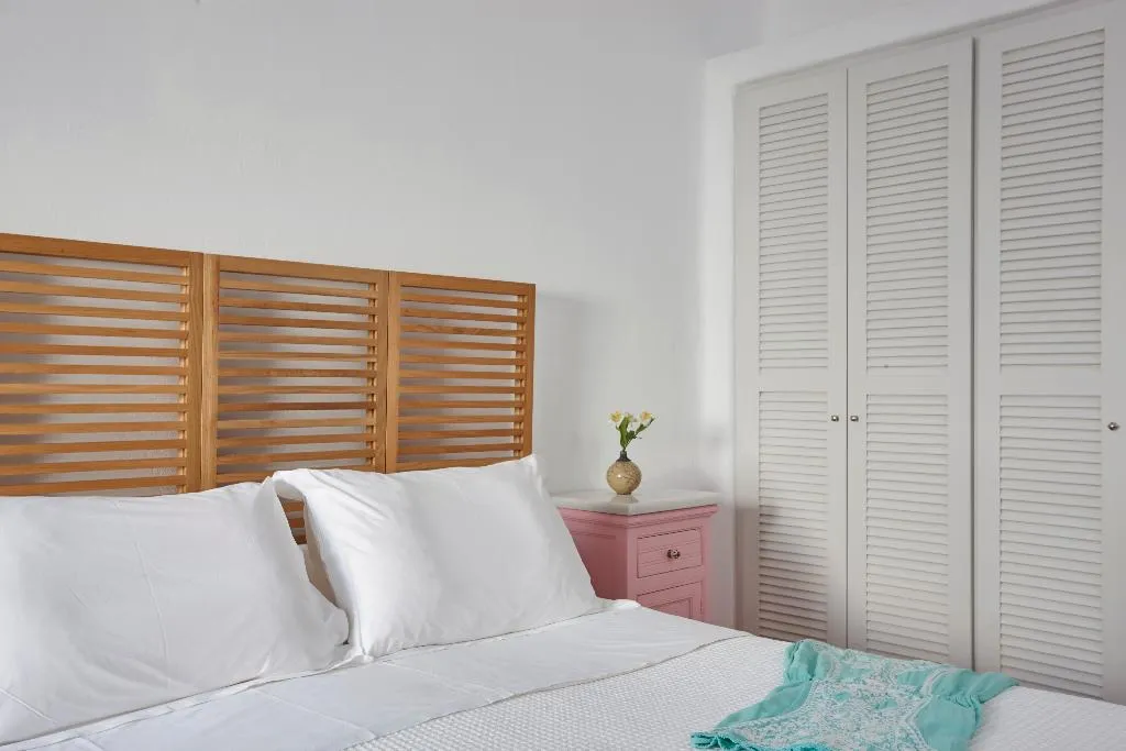 VILLA TWO BEDROOMS WITH PRIVATE POOL Room, Villa Agrikoia, Santorini