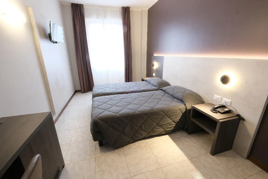 DOUBLE SINGLE USE STANDARD Room, Mistral, Milan