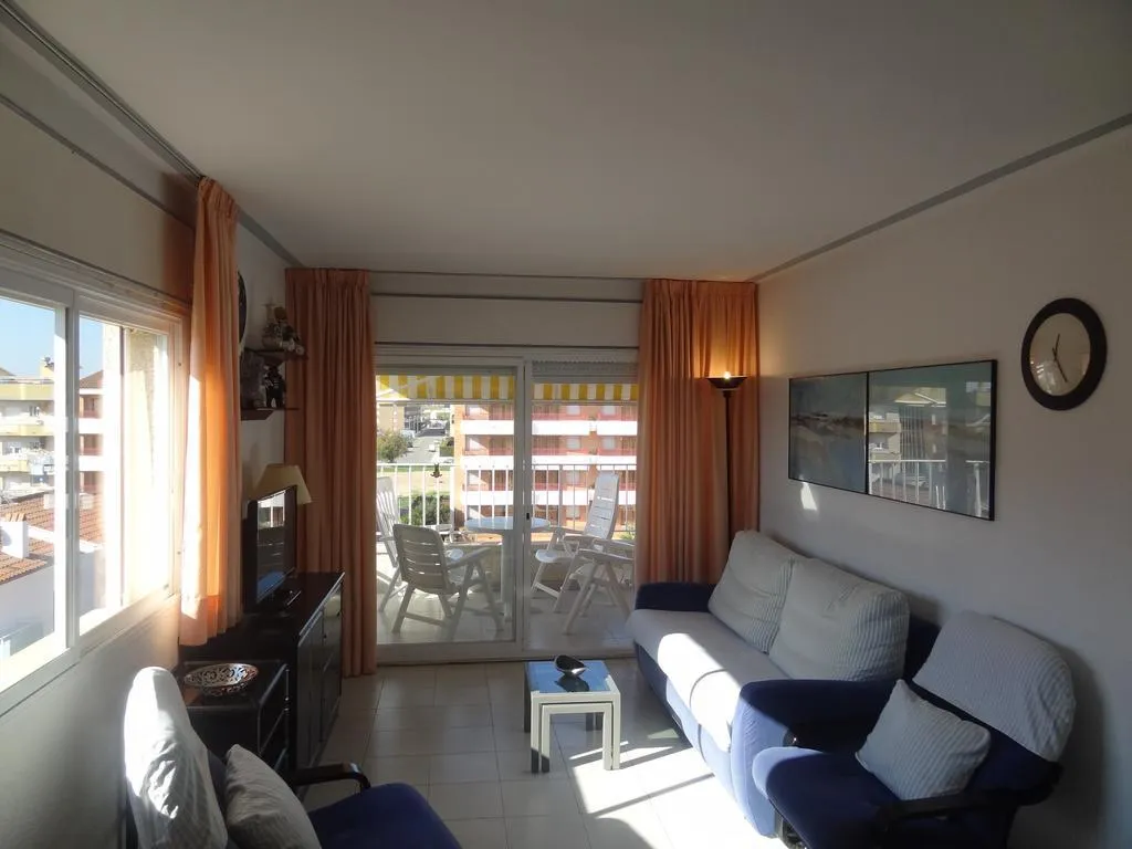 APARTMENT CAPACITY 6 THREE BEDROOM Room, Blaumar 2D, Costa Brava