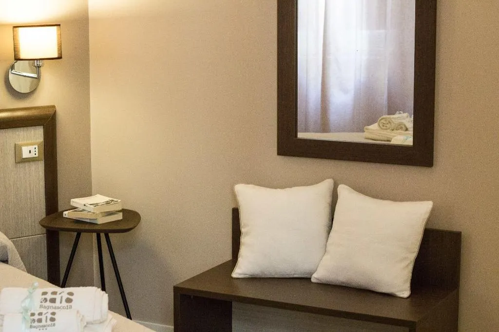 Room, Bagnasco 18, Palermo