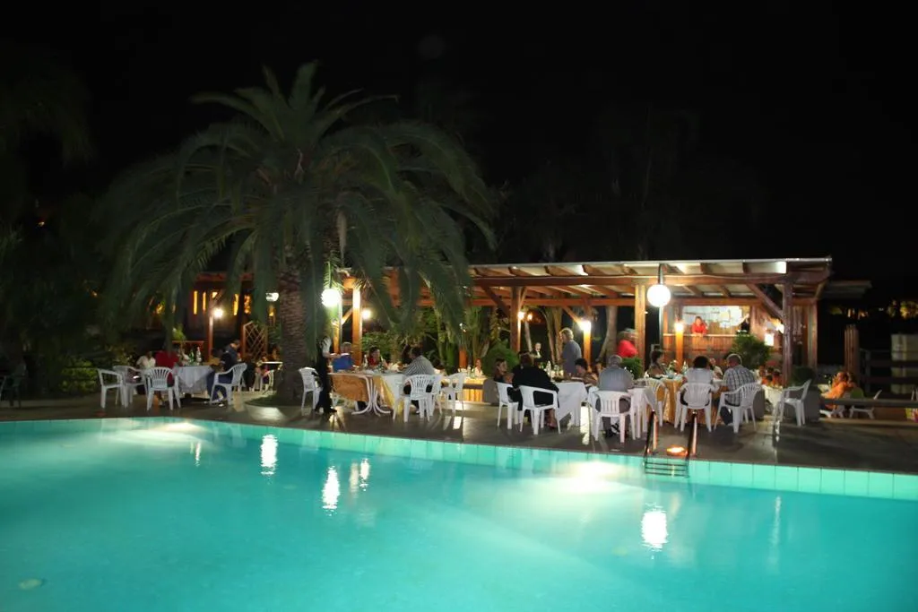 Pool, Pace, Naples