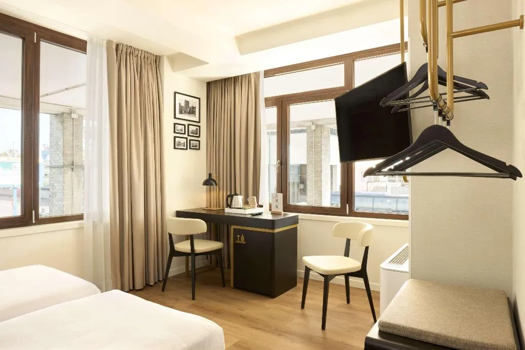 FAMILY ROOM TWO QUEEN BEDS Room, Best Western Hotel Tritone, Venice