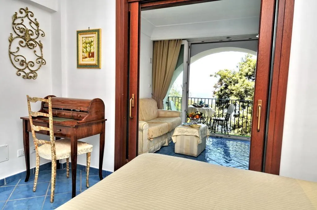 Room, La Conca Azzurra, Naples