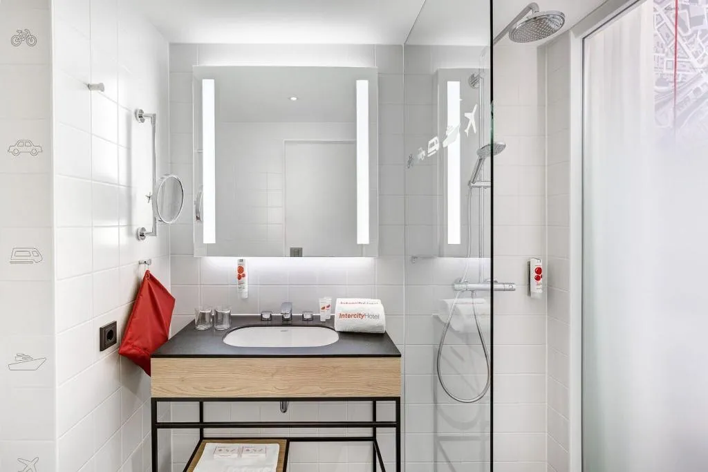 DOUBLE Accessible Room, IntercityHotel Amsterdam Airport, Amsterdam